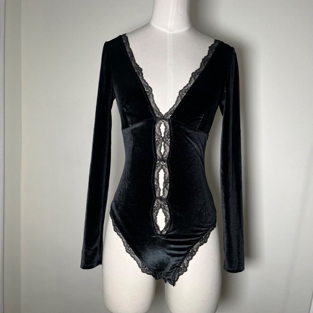 VICTORIA'S SECRET Black Velvet Lace Bodysuit Long Sleeves Thong Open Front XS - Picture 9 of 16